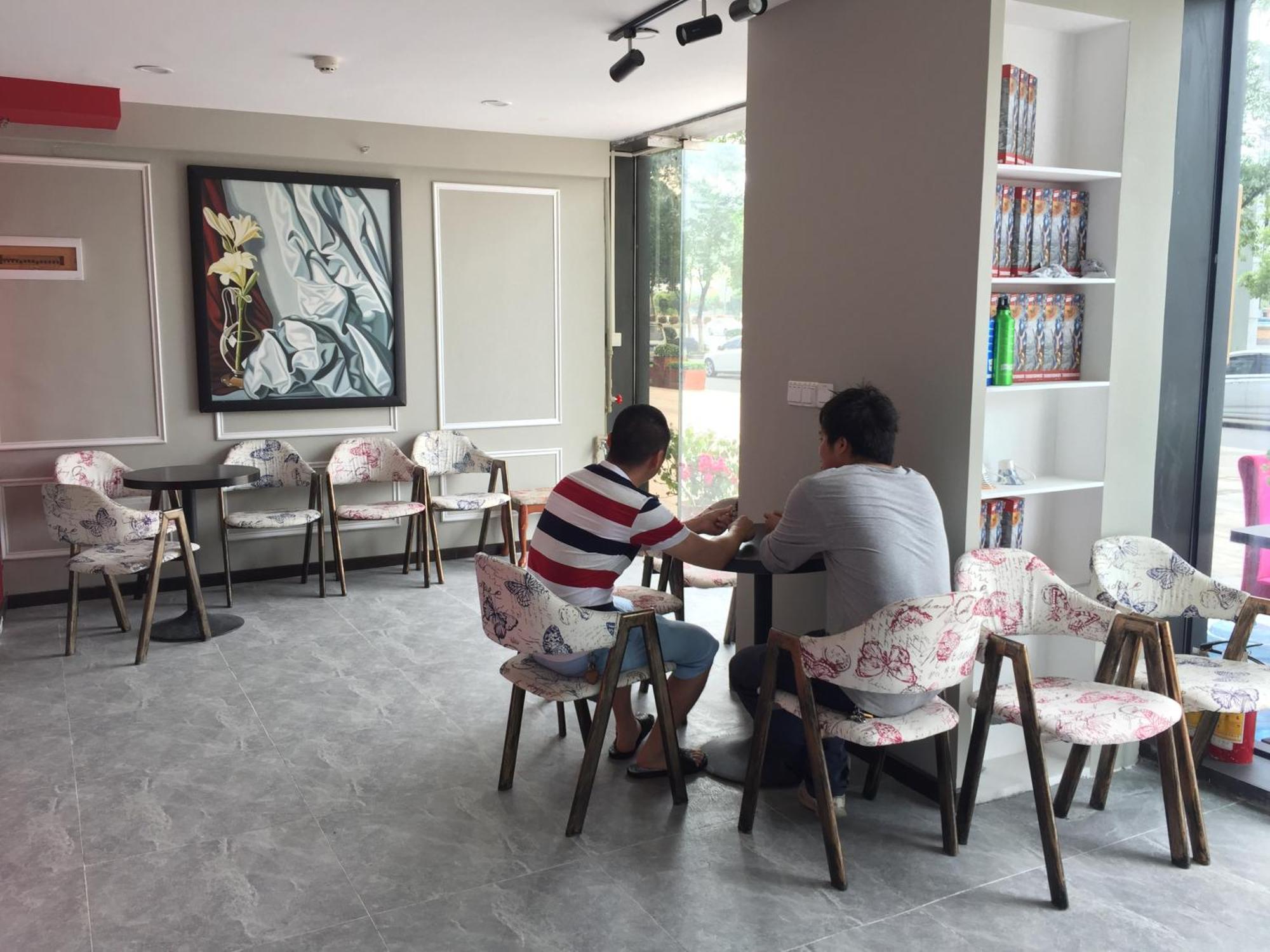 April Fair Duplex Apartment Guangzhou South Railway Station Ao Yuan Yue Shi Dai Branch Eksteriør bilde