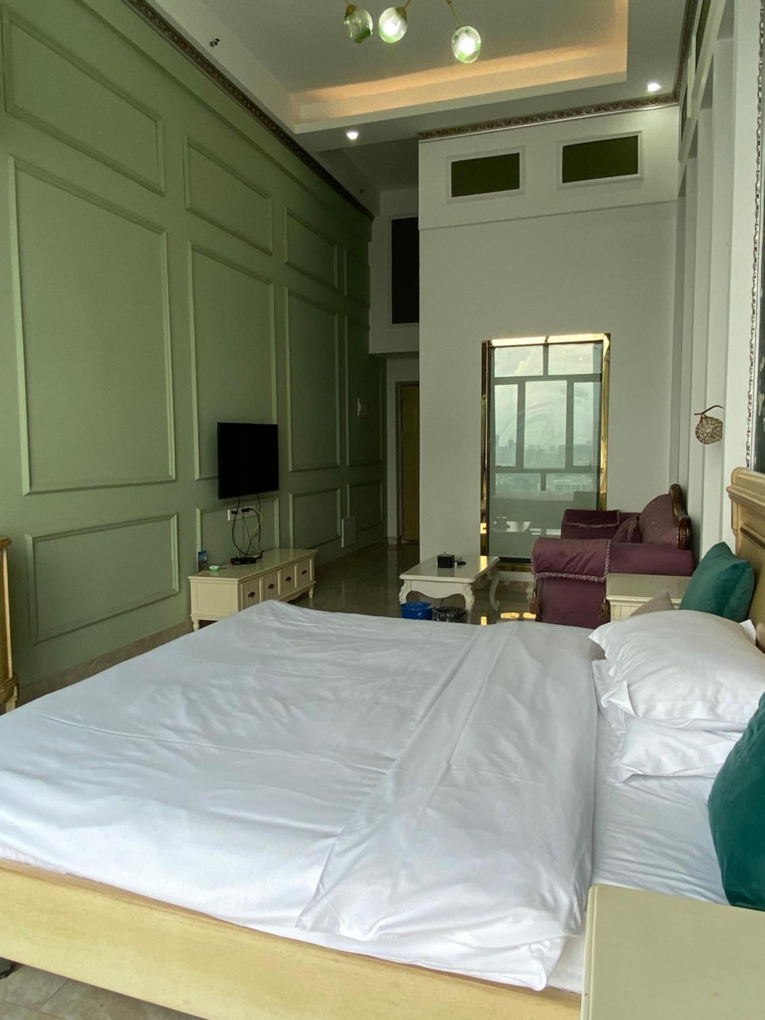 April Fair Duplex Apartment Guangzhou South Railway Station Ao Yuan Yue Shi Dai Branch Eksteriør bilde